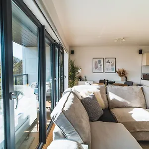  Apartment ⭑ Modern Town Centre ⭑ United Kingdom