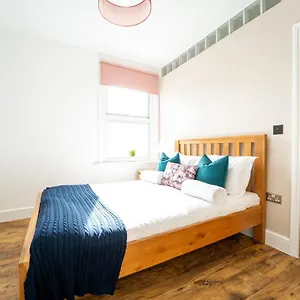 Apartment Redhill Garland- 1 Bed Ground Floor By Lgw Short Lets